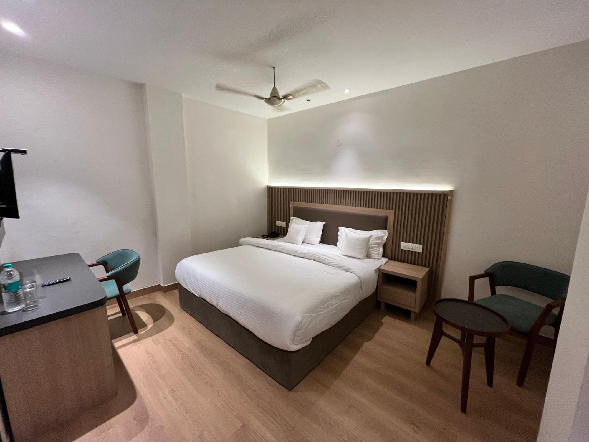 Hotel Celebrations Zirakpur Buitenkant foto